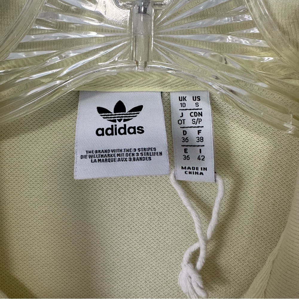 adidas Originals 'Tennis Luxe' logo cropped polo shirt in hazy yellow - Picture 6 of 7